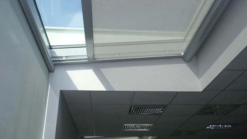 Store Veranda Motorise - Guidage Lateral Toile Soltis