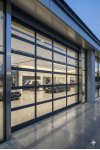 Porte sectionnelle industrielle full vision vitrée aluminium showroom concession automobile