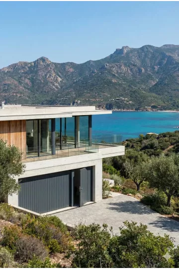 Porte basculante portillon ton bois - coucher soleil lac montagne