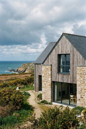 Fenetre PVC fixe sur mesure Aluplast - maison en pierre sur la cote bretonne