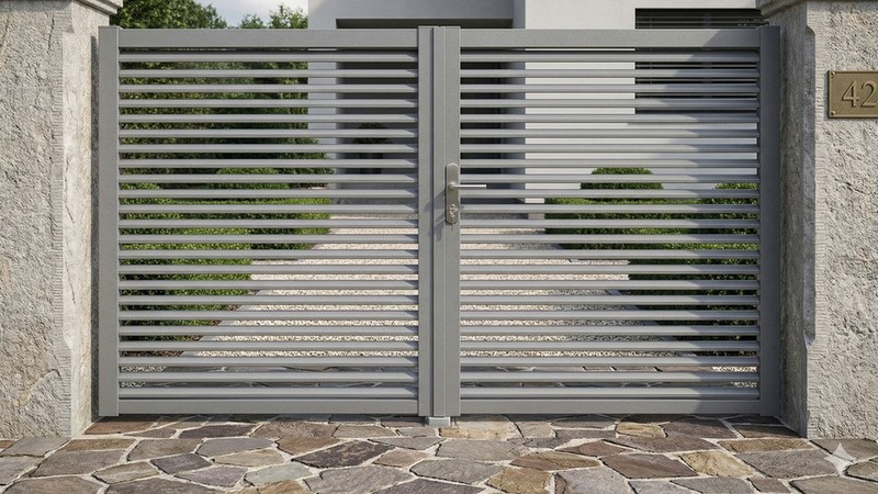 Portail acier ajouré droit style classique sur mesure