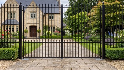 Portail acier ajouré droit barreaux ronds sur mesure