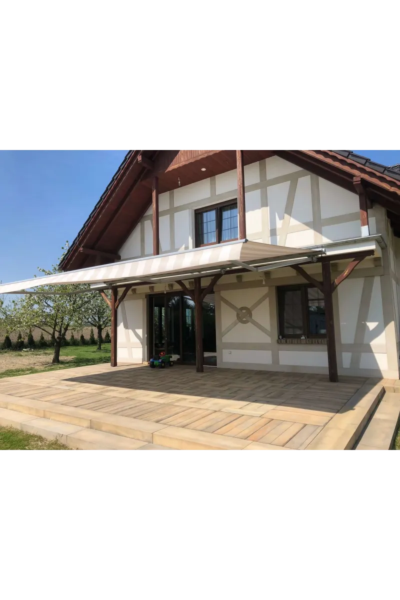 Store banne coffre grande largeur jusqu'à 12 mètres - moteur Somfy iO