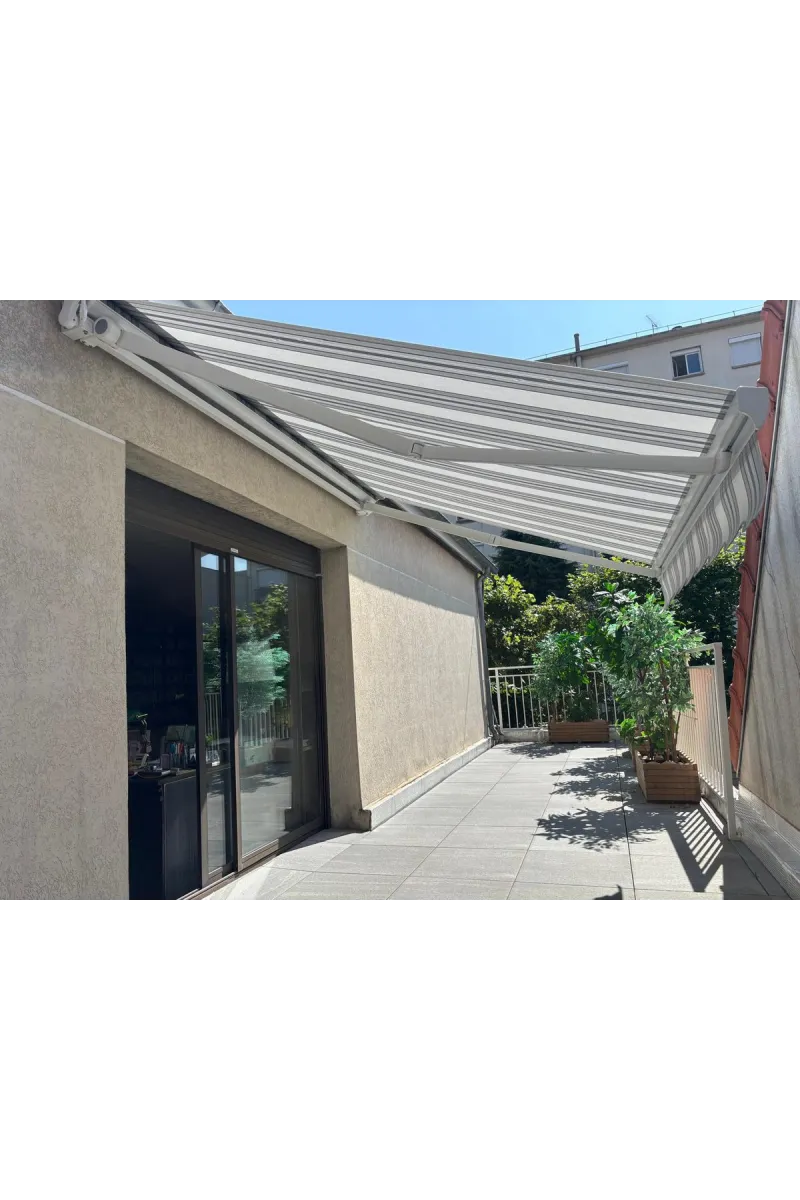 Store banne Confort terrasse - lambrequin Soltis 92 en option