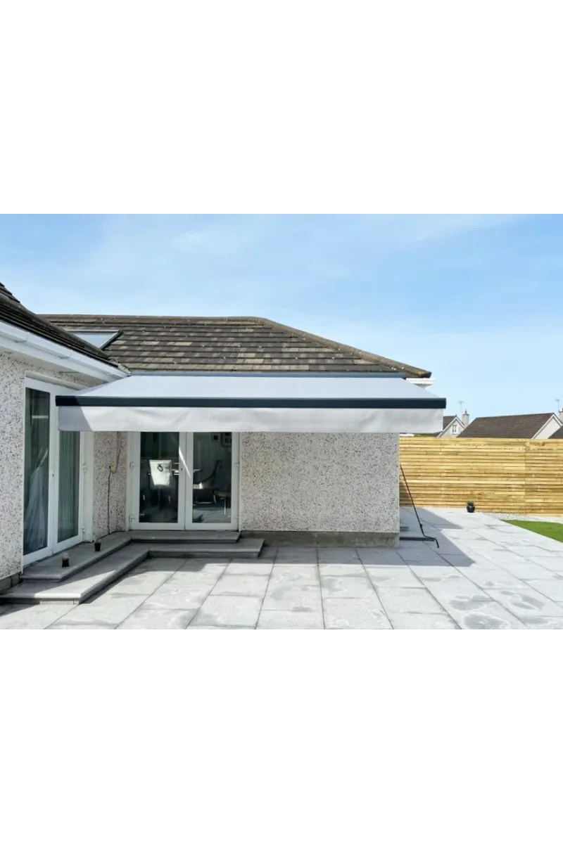 Store banne Excellence Design 12m terrasse professionnelle sur mesure