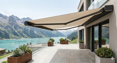 Store banne Excellence Design grande largeur vue montagne lac - terrasse haut de gamme