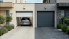Porte de garage sectionnelle motorisée Somfy comparatif coloris blanc et gris anthracite