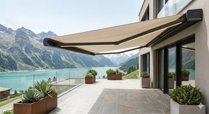 Store banne coffre intégral grande largeur jusqu'à 8 m avec lambrequin pare-soleil