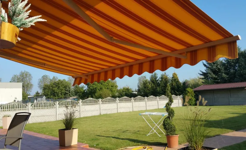 Store banne coffre intégral toile Dickson Orchestra 290 g/m² - 220 coloris design