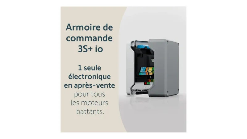 Armoire de commande Somfy 3S+ io — écran LCD incliné et borniers débrochables de couleur
