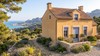 Volets roulants rénovation gris alu sur maison provençale ocre — pose sans travaux en Provence
