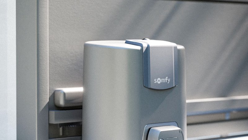 Moteur Somfy Elixo 3S+ io monté sur portail coulissant
