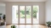 Porte-fenêtre PVC 4 vantaux dont 2 fixes sur mesure – vue intérieure depuis le séjour