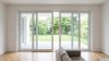 Baie coulissante PVC 4 vantaux sur mesure – vue intérieure, les deux vantaux coulissés sur les côtés