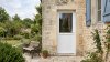Porte de service PVC semi-vitrée sur mesure – maison en pierre, côté jardin