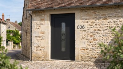 Porte d'entrée PVC sur mesure Semi-Vitrée Design, Vitrage Oblong et Hexagone – modèle 006, photo d'ambiance