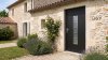 Porte d'entrée PVC sur mesure Semi-Vitrée Style Ancien, Colonne à 5 Carreaux – modèle 069, photo d'ambiance