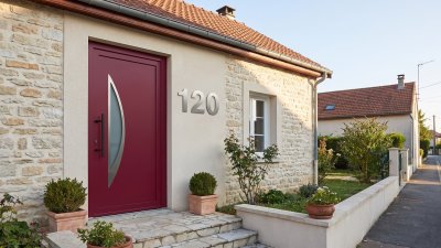 Porte d'Entrée PVC Sur Mesure – Vitrée Contemporaine, Croissant à Large Entourage