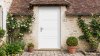Porte d'entrée PVC sur mesure Pleine Moderne, 3 Doubles Rainures – modèle 112, photo d'ambiance