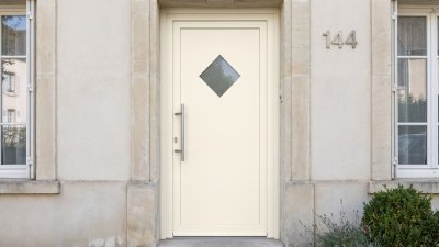 Porte d'entrée PVC sur mesure Semi-Vitrée Style Ancien, Losange en Partie Haute – modèle 144, photo d'ambiance
