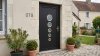 Porte d'entrée PVC sur mesure Semi-Vitrée Design, 5 Hublots Décroissants – modèle 078, photo d'ambiance