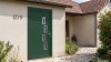 Porte d'entrée PVC sur mesure Semi-Vitrée Moderne, 4 Fentes en Quinconce – modèle 079, photo d'ambiance