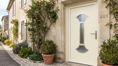 Porte d'entrée PVC sur mesure Vitrée Style Ancien, 2 Éventails et Long Vitrage – modèle 081, photo d'ambiance