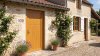 Porte d'entrée PVC sur mesure Pleine Moderne, 2 Rainures Horizontales – modèle 109, photo d'ambiance