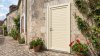Porte d'entrée PVC sur mesure Pleine Moderne, Rainures Horizontales – modèle 072, photo d'ambiance