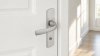 Ensemble de porte à condamnation posé sur une porte intérieure
