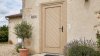 Porte d'entrée bois modèle M04 sur mesure — photo d'ambiance, pin naturel