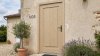 Porte d'entrée bois modèle M05 sur mesure — photo d'ambiance, pin naturel