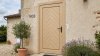 Porte d'entrée bois modèle M08 sur mesure — photo d'ambiance, pin naturel