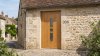 Porte d'entrée bois modèle 006 sur mesure — photo d'ambiance, chêne verni