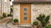 Porte d'entrée bois modèle 007 sur mesure — photo d'ambiance, chêne verni