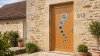 Porte d'entrée bois modèle 012 sur mesure — photo d'ambiance, chêne verni