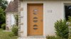 Porte d'entrée bois modèle 013 sur mesure — photo d'ambiance, chêne verni