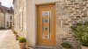 Porte d'entrée bois modèle 016 sur mesure — photo d'ambiance, chêne verni