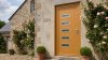 Porte d'entrée bois modèle 020 sur mesure — photo d'ambiance, chêne verni