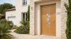 Porte d'entrée bois modèle 032 sur mesure — photo d'ambiance, chêne verni