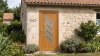 Porte d'entrée bois modèle 043 sur mesure — photo d'ambiance, chêne verni