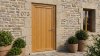 Porte d'entrée bois modèle 073 sur mesure — photo d'ambiance, chêne verni