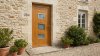 Porte d'entrée bois modèle 084 sur mesure — photo d'ambiance, chêne verni