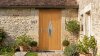 Porte d'entrée bois modèle 097 sur mesure — photo d'ambiance, chêne verni