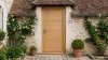 Porte d'entrée bois modèle 112 sur mesure — photo d'ambiance, chêne verni