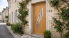 Porte d'entrée bois modèle 124 sur mesure — photo d'ambiance, chêne verni