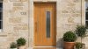 Porte d'entrée bois modèle 135 sur mesure — photo d'ambiance, chêne verni