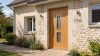 Porte d'entrée bois modèle 136 sur mesure — photo d'ambiance, chêne verni