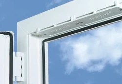 Grille de ventilation REGEL-air intégrée en feuillure de fenêtre PVC
