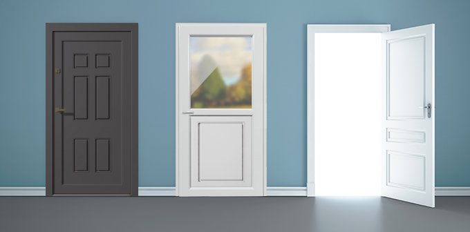 Les portes-fenêtres PVC avec panneaux emboutis